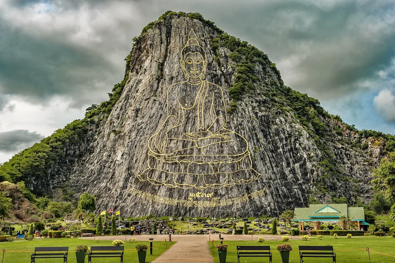 un temple japonais au milieu des montagnes un temple japonais au milieu des montagnes