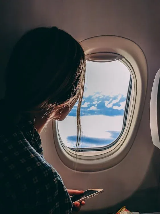 surclasser en avion